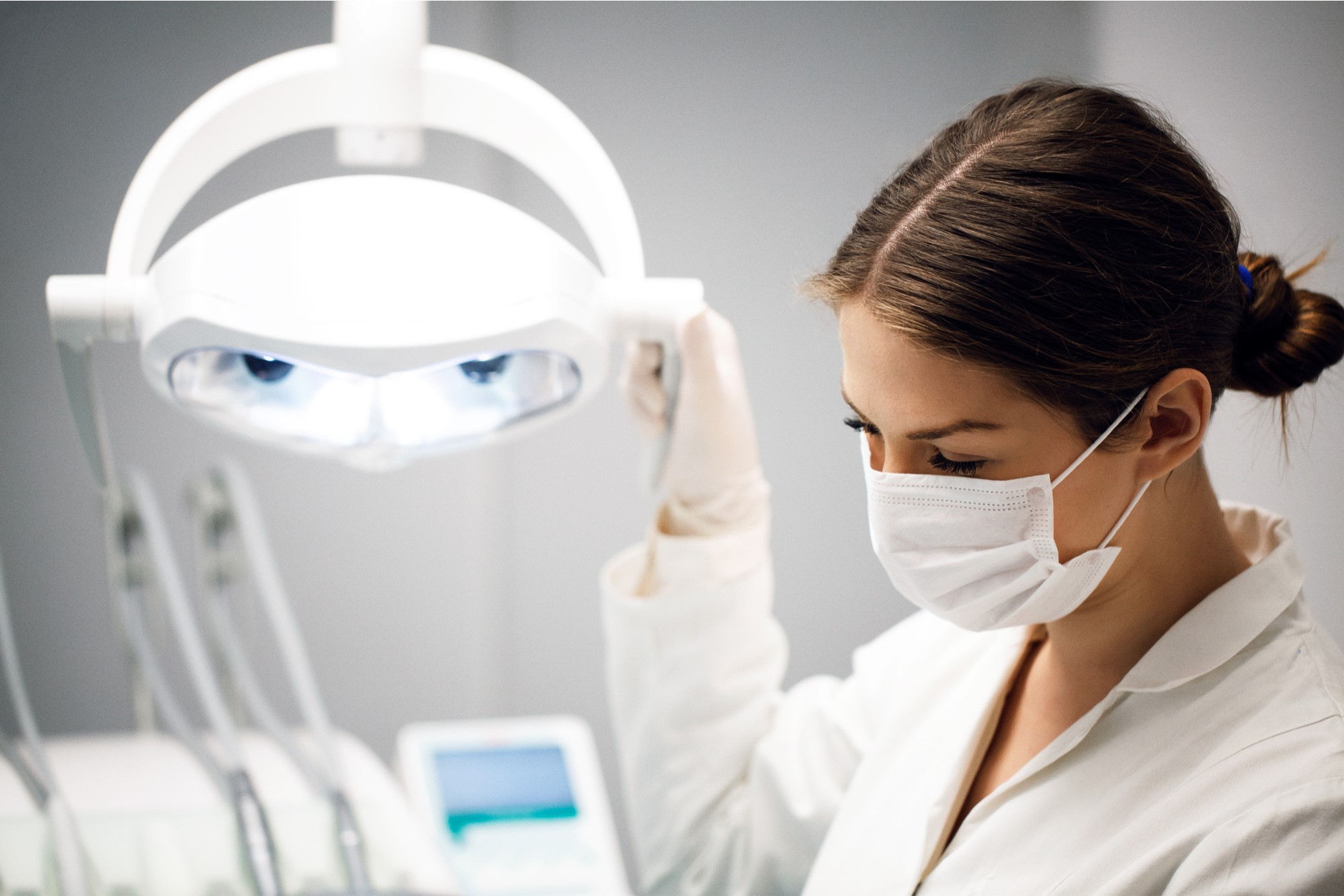 Dentist adjusting light